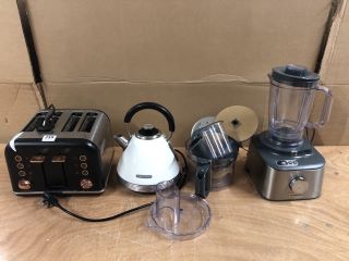 QTY OF KITCHEN ITEMS INC KENWOOD BLENDER