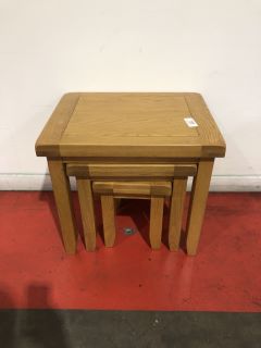 OAK WOOD NEST OF TABLES, H- 50CM W- 54CM D- 42CM