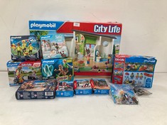 12 X PLAYMOBIL ITEMS INCLUDING SCOOBY DOO - LOCATION 27A.