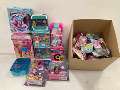 VARIETY OF TOY ITEMS INCLUDING BOX WITH BATH BOMBS - LOCATION 31A.