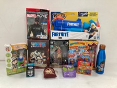 11 X TOY ITEMS VARIOUS MAKES AND MODELS INCLUDING MARVEL AND STAR WARS - LOCATION 35A.