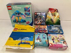 8 X LEGO WUE ITEMS INCLUDING DISNEY STITCH - LOCATION 35A.