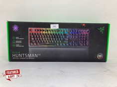 RAZER HUNTSMAN V2 (PURPLE SWITCH) - VIRTUALLY LATENCY-FREE OPTICAL GAMING KEYBOARD (PALM REST, CONTROLLERS, 4 MEDIA KEYS, DOUBLESHOT PBT KEYCAPS) ENGLISH KEYBOARD - BLACK - LOCATION 47A.