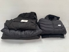 5 X COATS OF VARIOUS MAKES, SIZES AND MODELS INCLUDING BLACK MFH COAT SIZE L - LOCATION 41B.