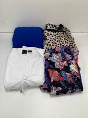 4 X GARMENTS OF VARIOUS SIZES, PATTERNS AND MAKES INCLUDING MORGAN DRESS SIZE 44 BLUE - LOCATION 49B.