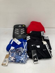 7 X ADIDAS CLOTHING VARIOUS SIZES AND MODELS INCLUDING RED TROUSERS M - LOCATION 43B.