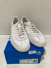 ADIDAS HANDBALL SPEZIAL WHITE AND CREAM SHOES SIZE 42 - LOCATION 36B.