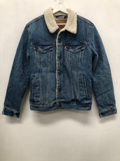 LEVI'S TYPE 3 SHERPA TRUCKER MEN'S JACKET, BLUE (FABLE), M - LOCATION 5C.