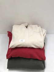 3 X CLOTHING ITEMS INCLUDING RED TOMMY HILFIGER JUMPER SIZE L - LOCATION 37C.