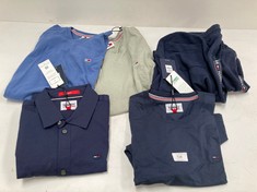 5 X TOMMY HILFIGER CLOTHING ITEMS VARIOUS SIZES AND STYLES INCLUDING SHORTS SIZE XL-LOCATION 50C.