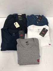 5 X LEVIS GARMENTS VARIOUS MODELS AND SIZES INCLUDING DENIM SHIRT SIZE L - LOCATION 18C.