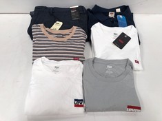 6 X LEVIS GARMENTS VARIOUS MODELS AND SIZES INCLUDING VEST - LOCATION 18C.