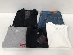 5 X LEVIS GARMENTS VARIOUS MODELS AND SIZES INCLUDING BLACK DENIM SHIRT SIZE M - LOCATION 14C.