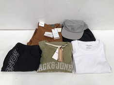 6 X JACK & JONES CLOTHING VARIOUS STYLES AND SIZES INCLUDING GREY CAP - LOCATION 10C.