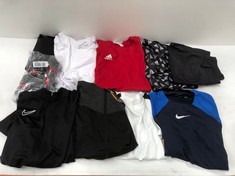 10 X CLOTHING ITEMS VARIOUS SIZES AND MODELS INCLUDING NIKE T-SHIRT SIZE M - LOCATION 39C.