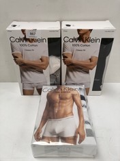 3 X CALVIN KLEIN ITEMS INCLUDING 3 PACK OF 3 COLOURED BRIEFS - LOCATION 39C.