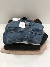 3 X ITEMS OF CLOTHING INCLUDING DENIM JACKET ONLY SIZE 44 - LOCATION 43C.