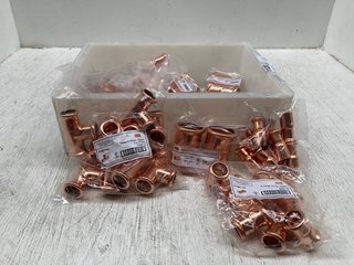 QTY OF ASSORTED PLUMBING ITEMS TO INCLUDE MID BRASS PRESS FIT WATER 42MM COUPLINGS: LOCATION - C10