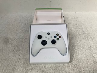 XBOX WIRELESS CONTROLLER IN ROBOT WHITE: LOCATION - D1