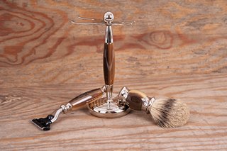 TRUEFITT & HILL EDWARDIAN MENS RAZOR & BRUSH SET - RRP £246.00 - (PLEASE NOTE: 18+YEARS ONLY. ID MAY BE REQUIRED): LOCATION - BOOTH