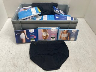 QTY OF ASSORTED LADIES SLOGGI UNDERWEAR IN VARIOUS SIZES TO INCLUDE SLOGGI THE ORIGINAL DOUBLE COMFORT TOP IN WHITE : SIZE 16: LOCATION - A1