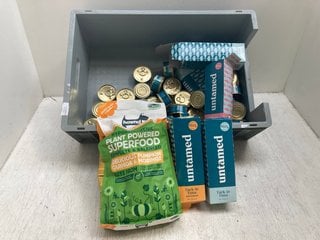 QTY OF ASSORTED PET FOOD ITEMS TO INCLUDE HOWND 2KG BAG OF HYPOALLERGENIC PLANT POWERED SUPERFOOD FOR DOGS : BBE 11/12/25: LOCATION - A1