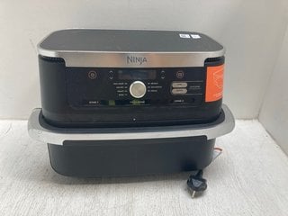 NINJA 7.6L FOODI DUAL ZONE AIR FRYER AND DEHYDRATOR- MODEL NO AF300UK : RRP £149.00: LOCATION - A1