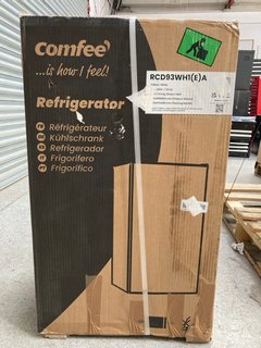 COMFEE UNDERCOUNTER FRIDGE IN WHITE MODEL: RCD93WH1(E)A RRP: £120: LOCATION - B1