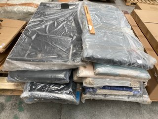 PALLET OF ASSORTED BED HEADBOARDS IN VARIOUS COLOURS: LOCATION - A3 (KERBSIDE PALLET DELIVERY)