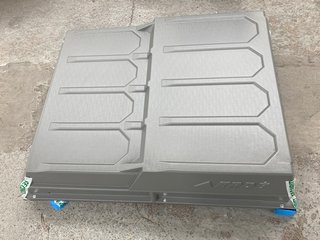 ERDE SQUARE ROOF BOX IN GREY: LOCATION - A1