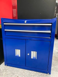 MULTI COMPARTMENT TOOL CHEST IN BLUE: LOCATION - A1