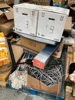 PALLET OF ASSORTED ITEMS TO INCLUDE BRITON VERTICAL PANIC BOLT: LOCATION - A7 (KERBSIDE PALLET DELIVERY)