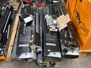 PALLET OF ASSORTED THULE ITEMS TO INCLUDE 532 ROOF MOUNTED BIKE RACK AND CLASSIC STEEL SQUARE BARS 135CM/53": LOCATION - B7 (KERBSIDE PALLET DELIVERY)