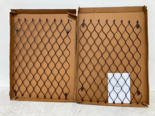 2 X IVYLINE OUTDOOR HONEYCOMB TRELLIS BRONZE H84CM, W62CM: LOCATION - B1