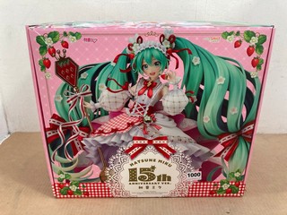 HATSUNE MIKU 15TH ANNIVERSARY STRAWBERY SCALE FIGURE RRP £230: LOCATION - AR1