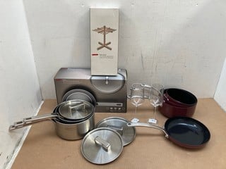 QTY OF ASSORTED JOHN LEWIS & PARTNERS KITCHEN ITEMS TO INCLUDE 20CM 2.8 LITRE SAUCEPAN WITH LID, PASTA STAND AND INDUCTION COMPATIBLE POTS: LOCATION - AR1