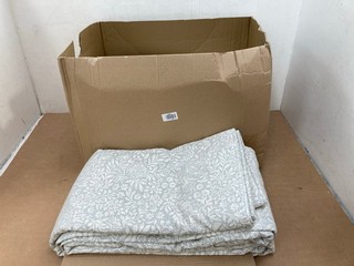 BOX OF JOHN LEWIS AND PARTNERS FLOWER PATTERN CURTAINS IN WHITE AND GREY: LOCATION - AR2