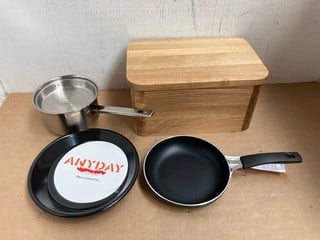 QTY OF ASSORTED JOHN LEWIS AND PARTNERS KITCHEN ITEMS TO INCLUDE WOODEN STORAGE BOX, INDUCTION COMPATIBLE POT AND 2 X 20CM SANDWICH TINS: LOCATION - AR3