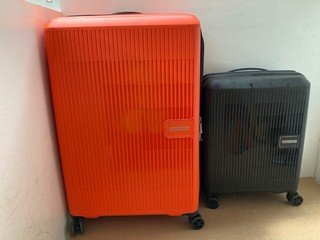 2 X HARDCASE AMERICAN TOURISTER SUITCASES IN ORANGE AND BLACK: LOCATION - AR13