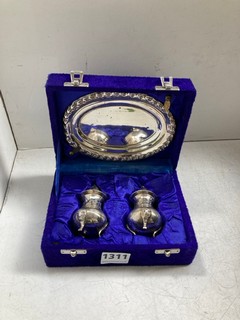 A CASED SILVER PLATED CRUET SET: LOCATION - AR17