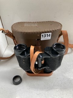 A PAIR OF CASED BINOCULARS STAMPED U-36021 1970 131 6X30: LOCATION - AR17