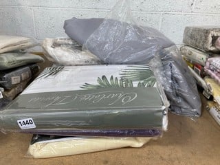 QTY OF ASSORTED ITEMS TO INCLUDE TYRONE EYELET VOILE PANEL IN PURPLE AND CHARLOTTE THOMAS POLY COTTON PENCIL PLEAT CURTAINS IN FERN LEAF GREEN: LOCATION - BR5