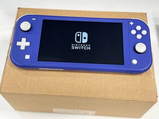 NINTENDO SWITCH LITE 32GB GAMES CONSOLE (ORIGINAL RRP - £199) IN BLUE: MODEL NO HDH-001 (WITH CHARGER) [JPTM121427]