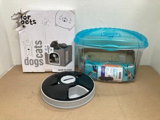 3 X ASSORTED ITEMS TO INCLUDE DOG AND CATS SQUARE SLEEP BOX: LOCATION - C 21