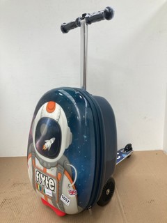 FLYTE CHILDRENS SPACEMAN SCOOTER SUITCASE: LOCATION - D 16