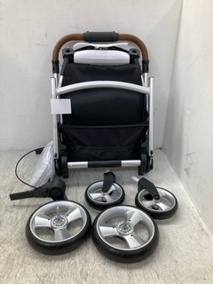 MAMAS & PAPAS FLIP XT2 PUSHCHAIR IN FOSSIL GREY: LOCATION - D 14