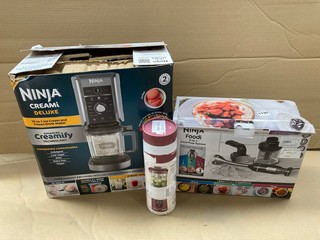 3 X KITCHEN APPLIANCES TO INCLUDE NINJA CREAMI DELUXE 10 - IN - 1 ICE CREAM AND FROZEN DRINK MAKER: LOCATION - D 12