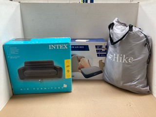 3 X ASSORTED INFLATABLE FURNITURE ITEMS TO INCLUDE OLAR HIKE QUEEN SIZED AIR MATTRESS WITH BUILT IN PUMP: LOCATION - A5