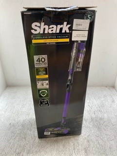 SHARK CORDLESS STICK VACUUM ANTI HAIR WRAP PET MODEL - MODEL: IZ202UK - RRP: £280: LOCATION - A11