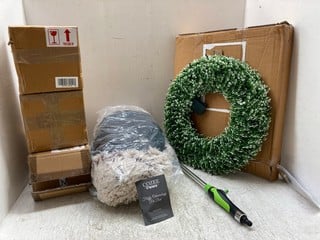 QTY OF ASSORTED GARDEN ITEMS TO INCLUDE GARDEN REFLECTIONS PRE LIT GYPSOPHILA WREATH: LOCATION - A11